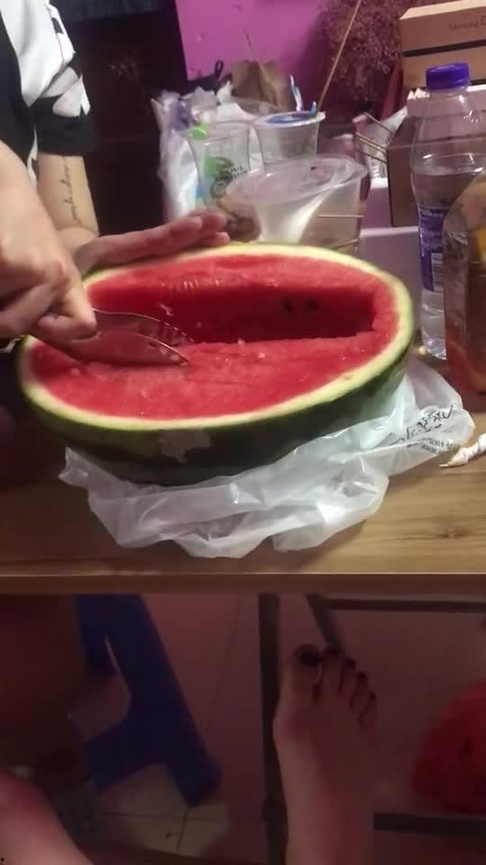 乌鲁木齐吃瓜神器,解锁吃瓜神器，畅享西域风味